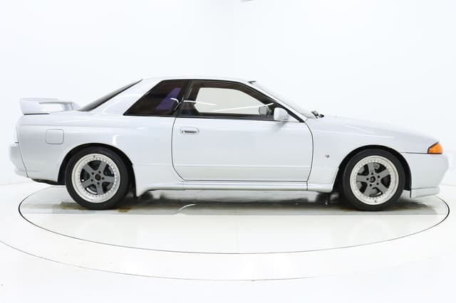 1992 Nissan Skyline JDM car for sale — photo 6 of 25