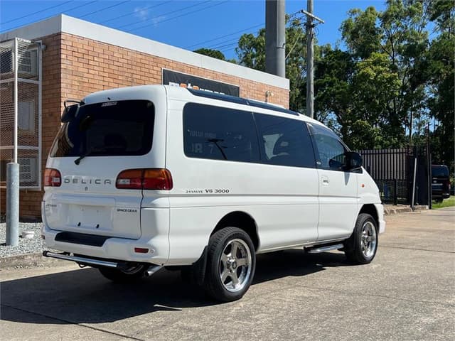 2001 Mitsubishi Delica JDM car for sale — photo 6 of 17