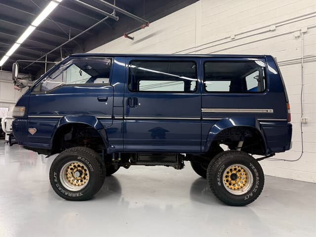 1993 Mitsubishi Delica JDM car for sale — photo 8 of 25