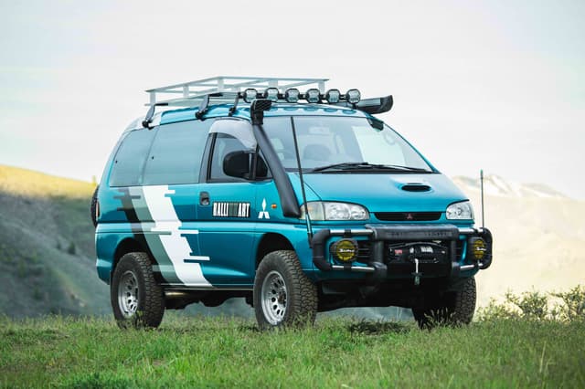1997 Mitsubishi Delica JDM car for sale — photo 8 of 25