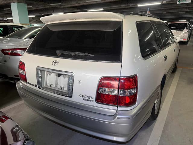 2001 Toyota Crown JDM car for sale — photo 3 of 9