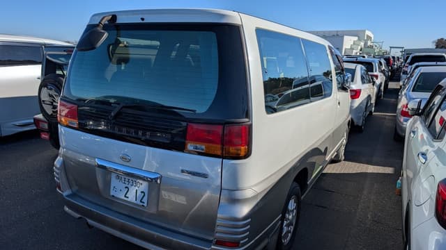 2001 Nissan Elgrand JDM car for sale — photo 3 of 8