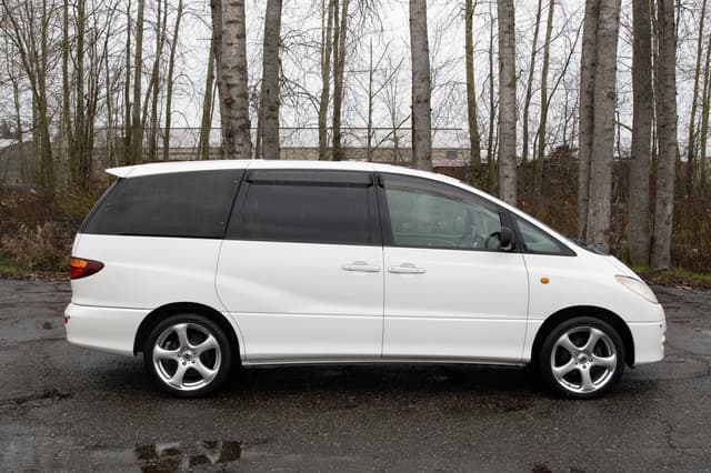 2000 Toyota Estima JDM car for sale — photo 4 of 15