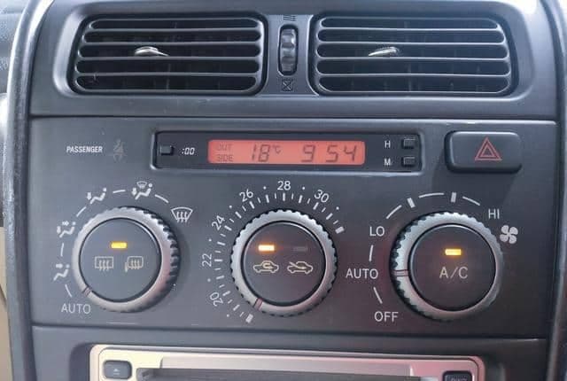 2002 Toyota Altezza JDM car for sale — photo 21 of 24