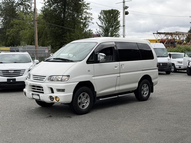 2005 Mitsubishi Delica JDM car for sale — photo 3 of 19