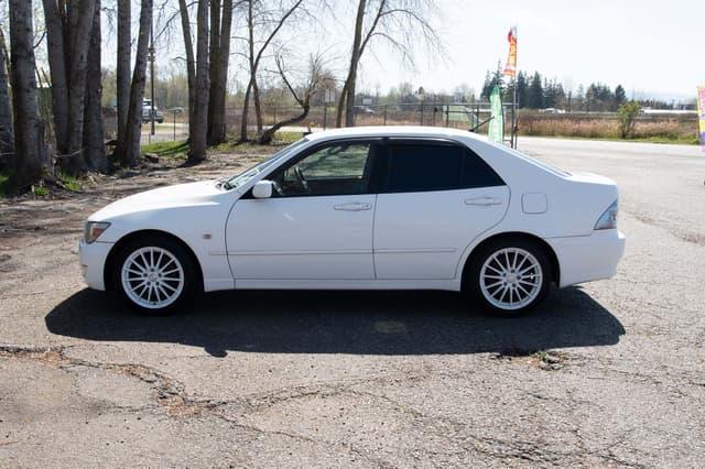 2001 Toyota Altezza JDM car for sale — photo 4 of 16