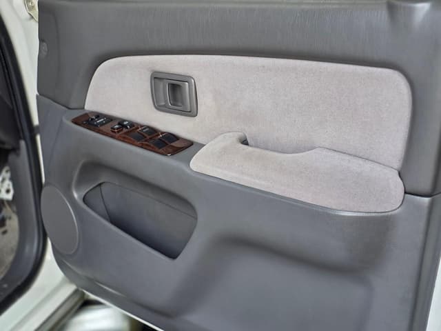 2001 Toyota Hilux Surf JDM car for sale — photo 6 of 25