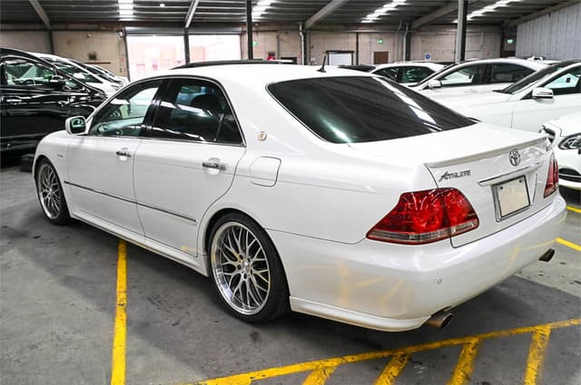 2007 Toyota Crown JDM car for sale — photo 8 of 25