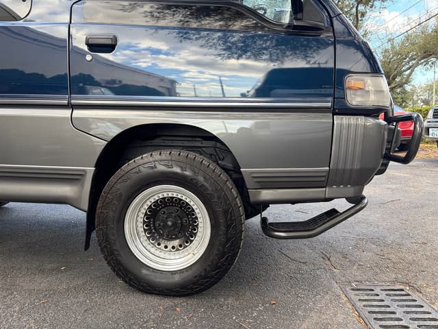 1996 Mitsubishi Delica JDM car for sale — photo 9 of 24
