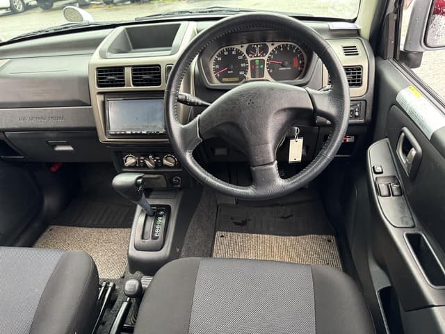 2006 Mitsubishi Pajero Mini JDM car for sale — photo 10 of 20