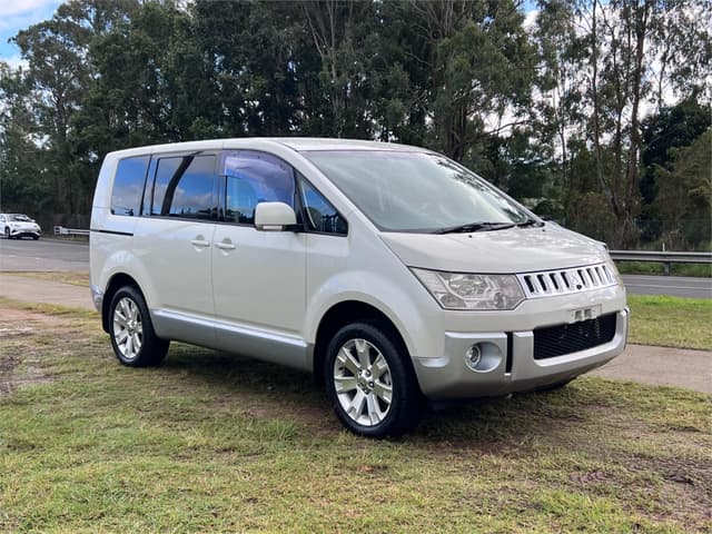 2007 Mitsubishi Delica JDM car for sale — photo 4 of 16