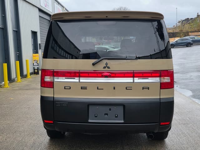 2009 Mitsubishi Delica JDM car for sale — photo 23 of 24