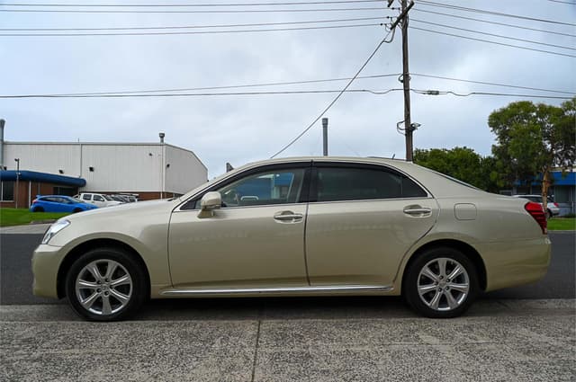 2009 Toyota Crown JDM car for sale — photo 8 of 25