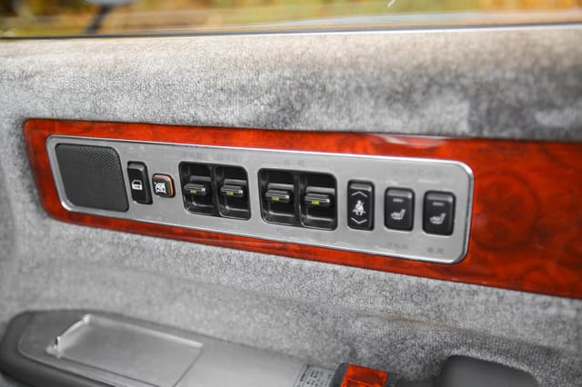 Toyota Century JDM car for sale — photo 9 of 25