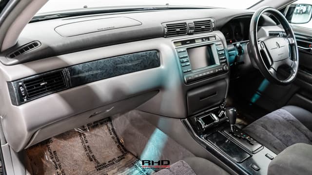 2001 Toyota Crown JDM car for sale — photo 18 of 25