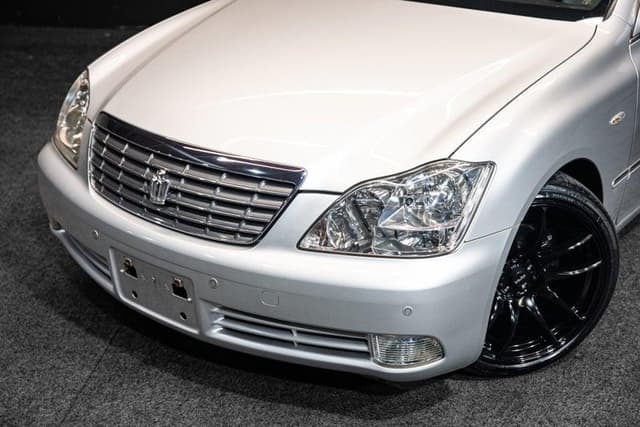 2006 Toyota Crown JDM car for sale — photo 2 of 15