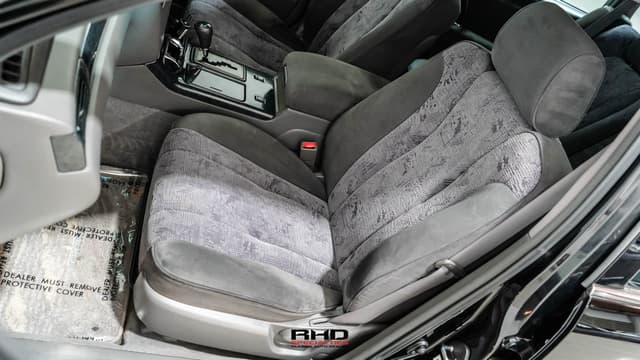2001 Toyota Crown JDM car for sale — photo 16 of 25