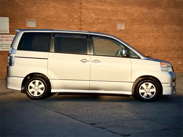 2003 Toyota Voxy JDM car for sale — photo 6 of 25