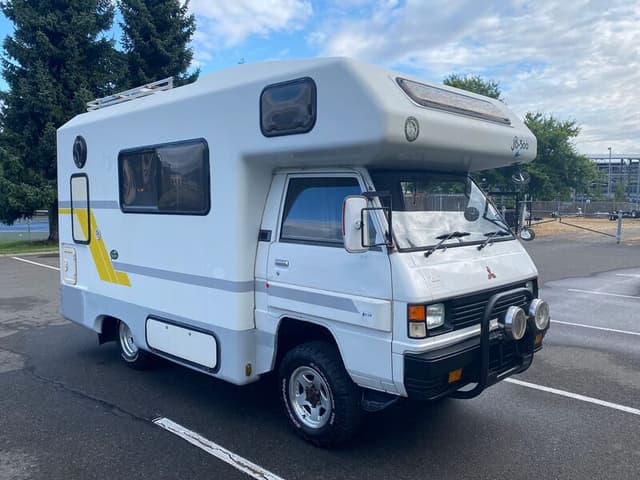 1992 Mitsubishi Delica JDM car for sale — photo 9 of 25