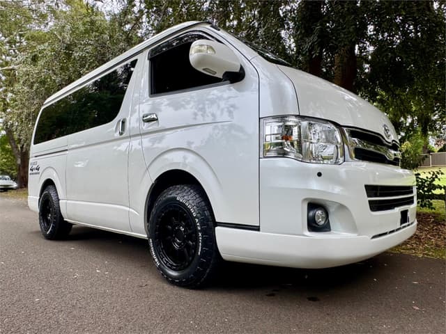 2010 Toyota HiAce JDM car for sale — photo 5 of 23