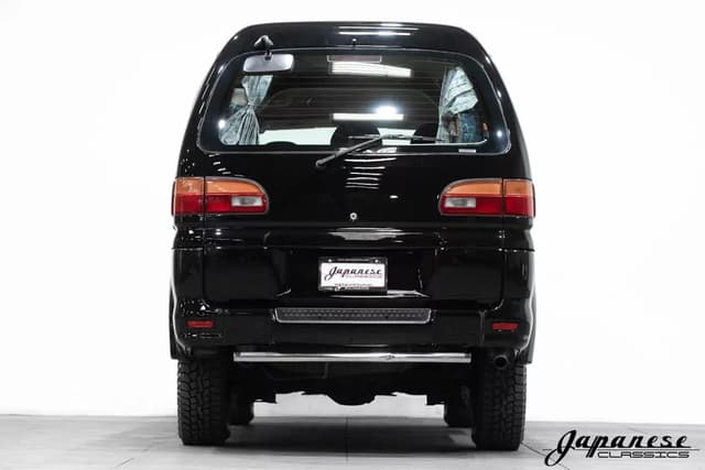 1998 Mitsubishi Delica JDM car for sale — photo 7 of 25