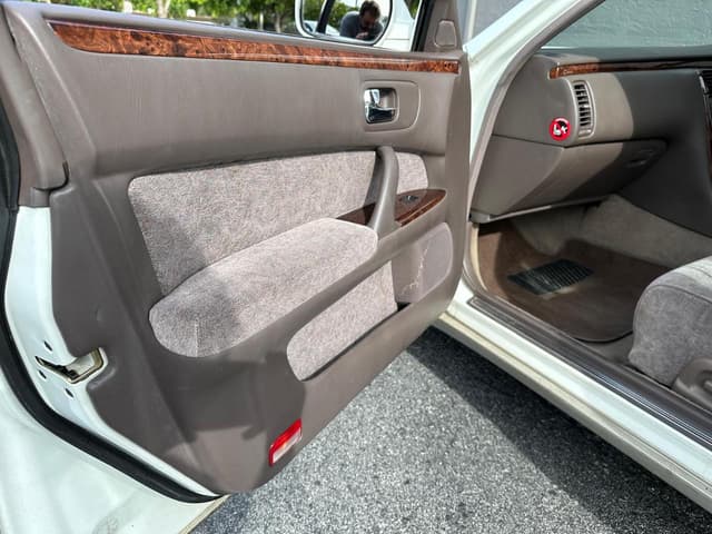1996 Nissan Cima JDM car for sale — photo 16 of 25