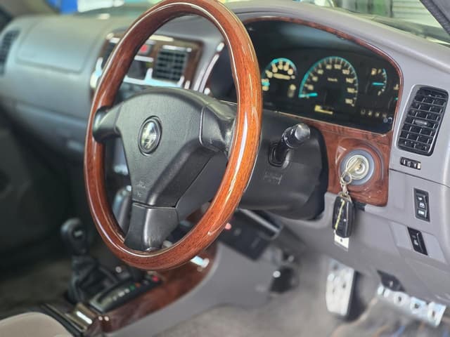 2001 Toyota Hilux Surf JDM car for sale — photo 17 of 25
