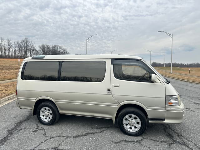 1999 Toyota HiAce JDM car for sale — photo 8 of 20