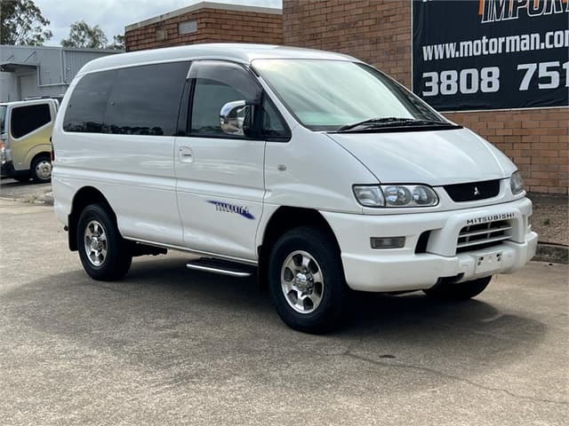2005 Mitsubishi Delica JDM car for sale — photo 2 of 15