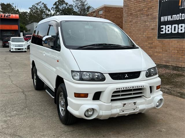 2004 Mitsubishi Delica JDM car for sale — photo 3 of 16