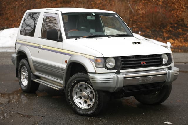 1996 Mitsubishi Pajero JDM car for sale — photo 2 of 25