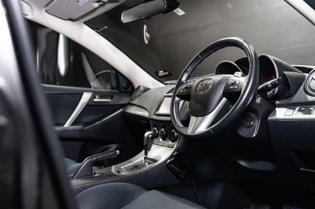 2009 Mazda Axela JDM car for sale — photo 14 of 16