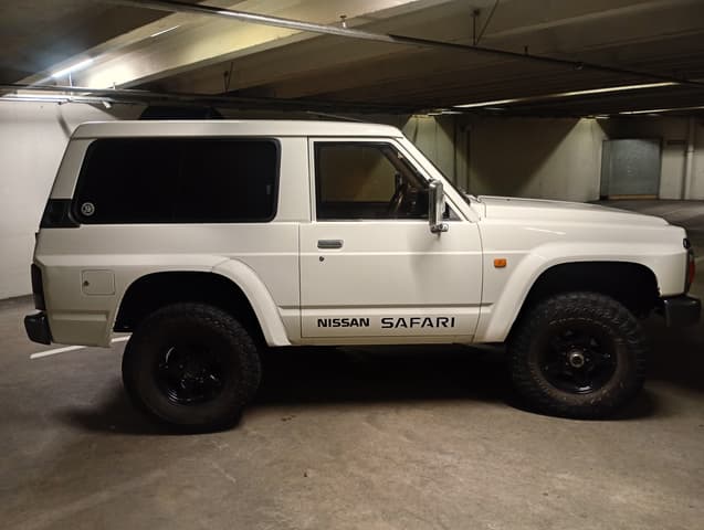 1988 Nissan Safari JDM car for sale — photo 2 of 25
