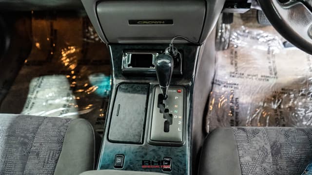 2001 Toyota Crown JDM car for sale — photo 14 of 25