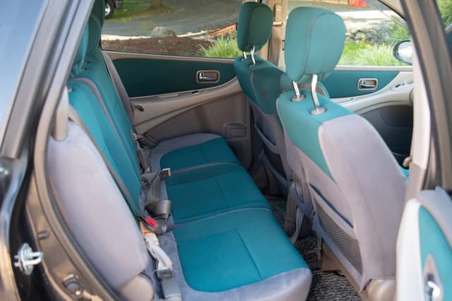 1999 Nissan Tino JDM car for sale — photo 16 of 23