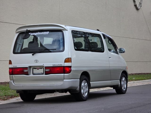 1996 Toyota Granvia JDM car for sale — photo 10 of 23