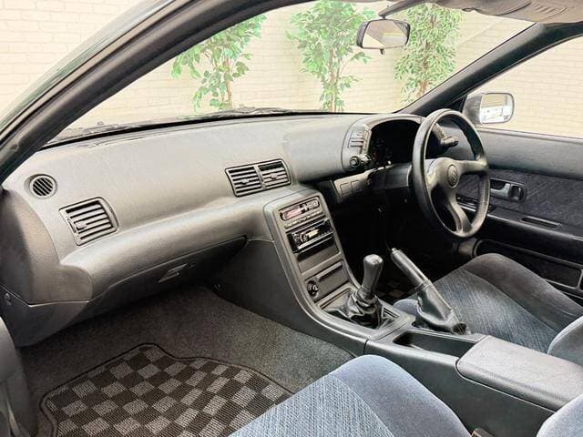 1991 Nissan Skyline JDM car for sale — photo 8 of 17