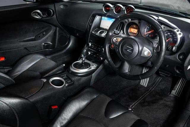 2009 Nissan Fairlady Z JDM car for sale — photo 16 of 18