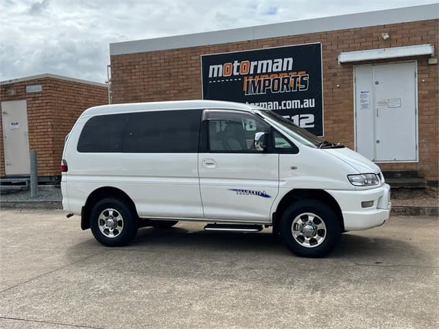 2005 Mitsubishi Delica JDM car for sale — photo 3 of 15