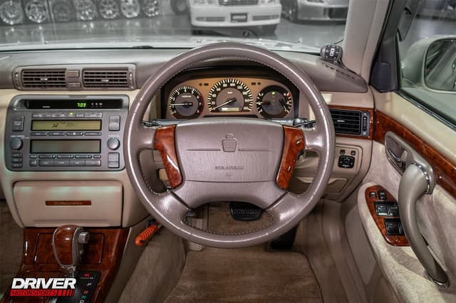 2000 Toyota Crown JDM car for sale — photo 3 of 25