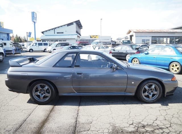 1990 Nissan Skyline JDM car for sale — photo 5 of 10