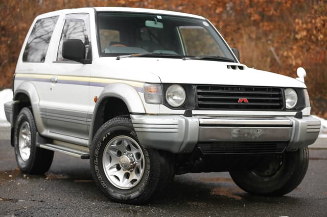 1996 Mitsubishi Pajero JDM car for sale — photo 7 of 25
