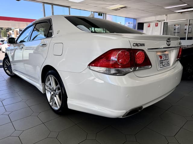 2010 Toyota Crown JDM car for sale — photo 3 of 5