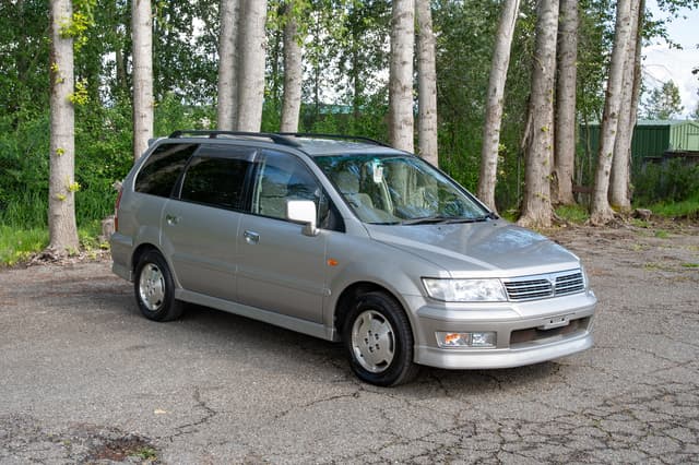 2001 Mitsubishi Chariot JDM car for sale — photo 3 of 15