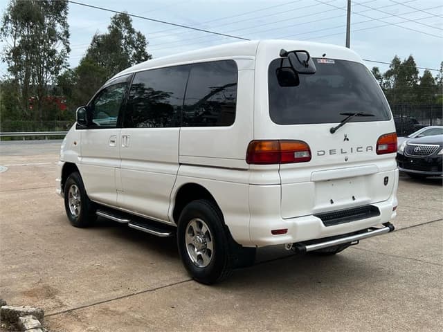 2004 Mitsubishi Delica JDM car for sale — photo 8 of 16