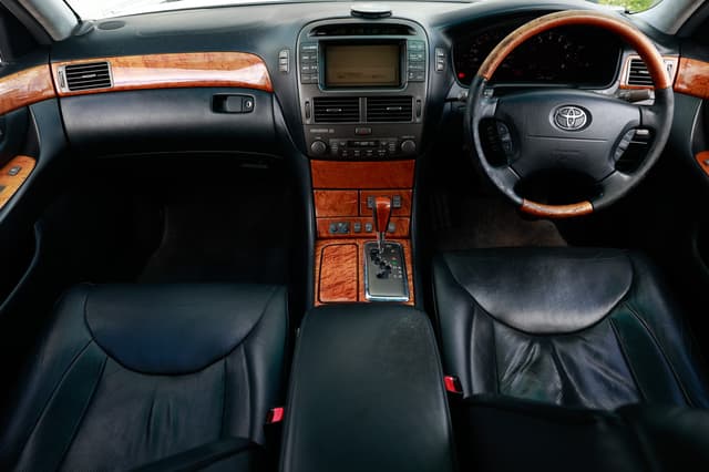 2000 Toyota Celsior JDM car for sale — photo 2 of 25