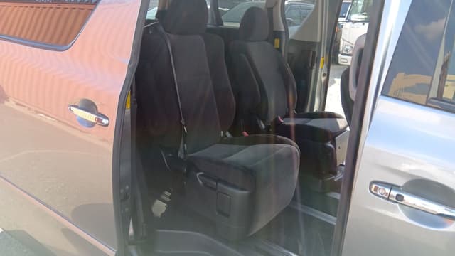 2012 Toyota Alphard JDM car for sale — photo 20 of 25