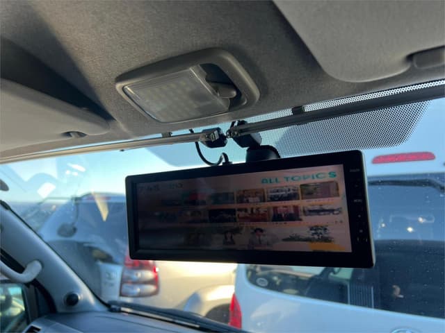 2005 Toyota HiAce JDM car for sale — photo 19 of 25