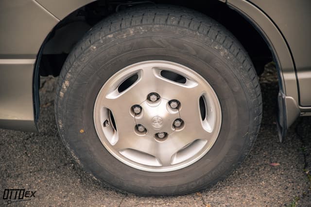 2001 Toyota Granvia JDM car for sale — photo 15 of 25