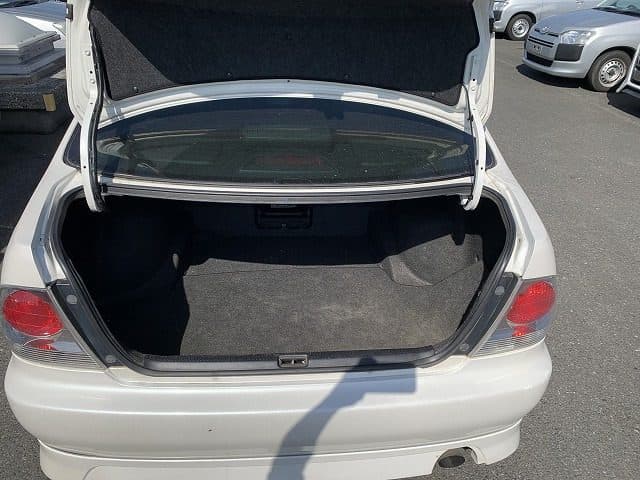 1999 Toyota Altezza JDM car for sale — photo 10 of 13